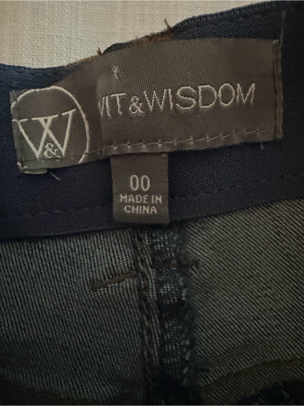 Wit & Wisdom Wyatt Skyrise V-Pocket Wide Leg Jeans Blue Size 00 NWOT - Picture 6 of 7